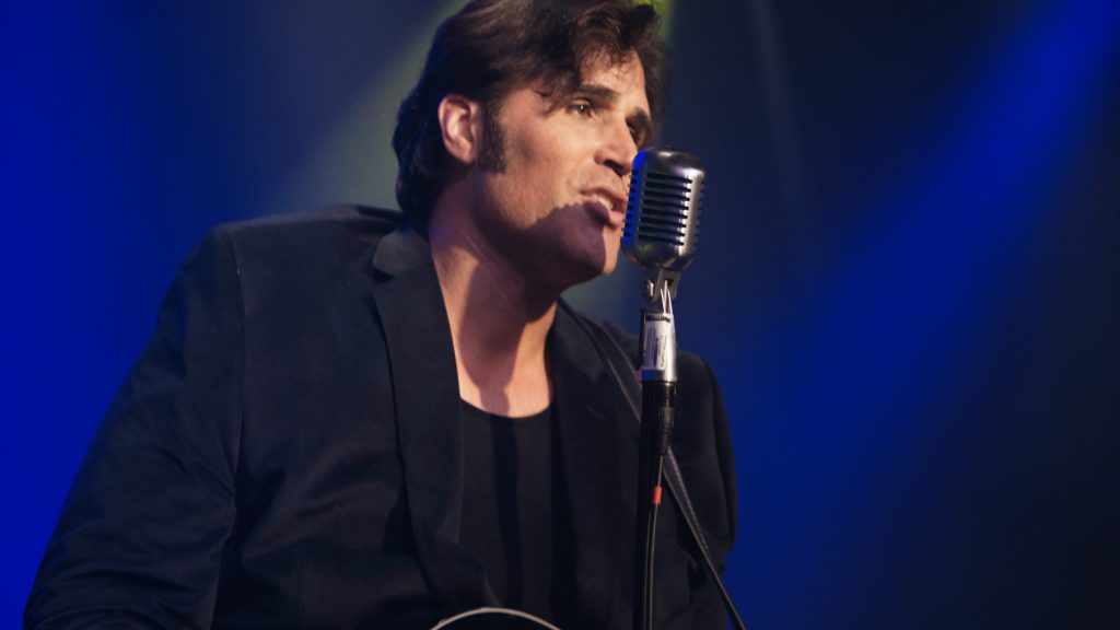 Anthony Von - Performing